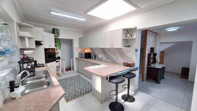 5 Bedroom Property for Sale in Reebok Western Cape